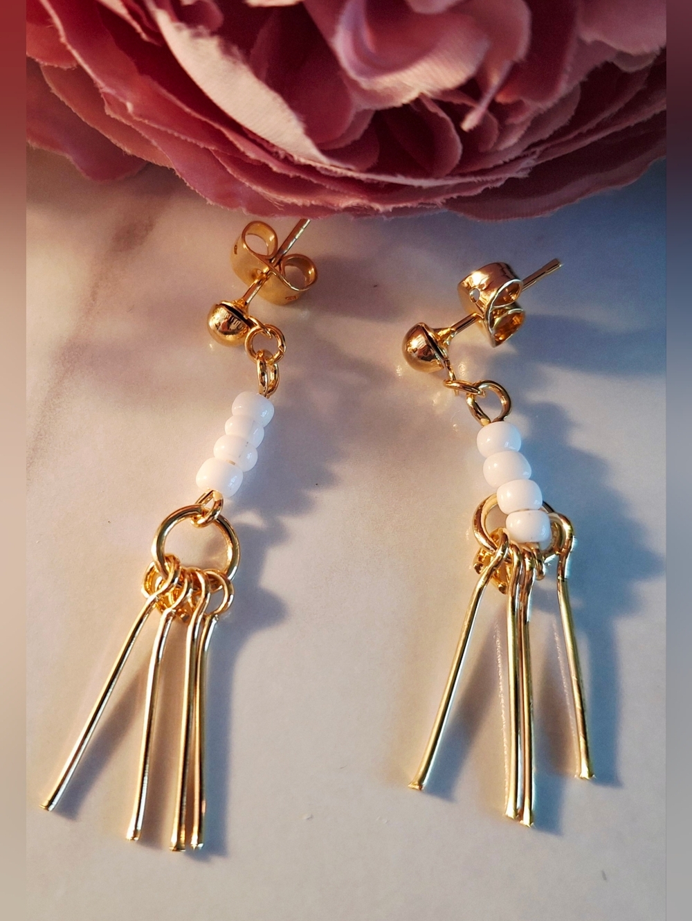 Vintage 80s ✨️🤍White & Black Beaded Dangle Earrings
